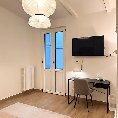 Casa Maria - Quiet Courtyard Near Porta Nuova Station & Center *