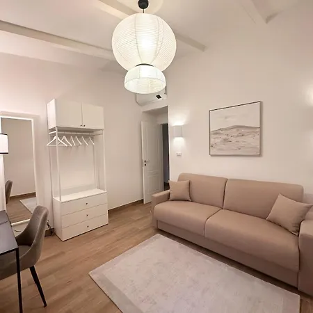 Casa Maria - Quiet Courtyard Near Porta Nuova Station & Center شقة *